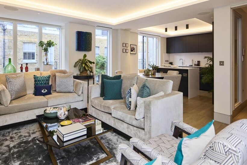 William Mews, Belgravia SW1 2 bed house to rent - £18,750 pcm (£4,327 pw)