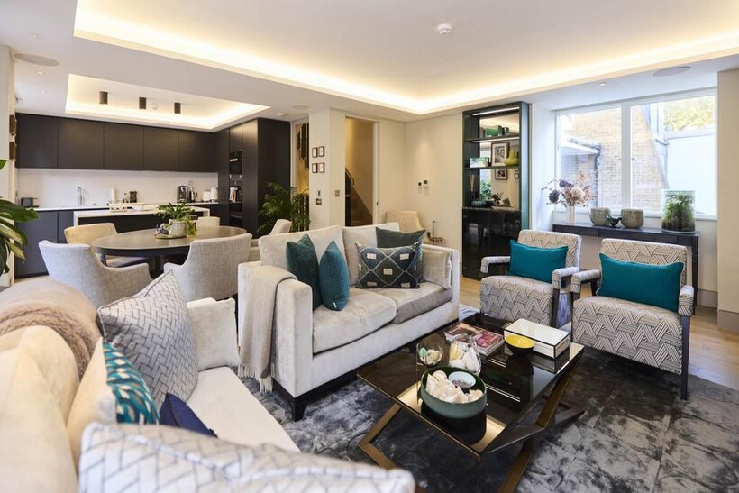 William Mews, Belgravia SW1 2 bed house to rent - £18,750 pcm (£4,327 pw)