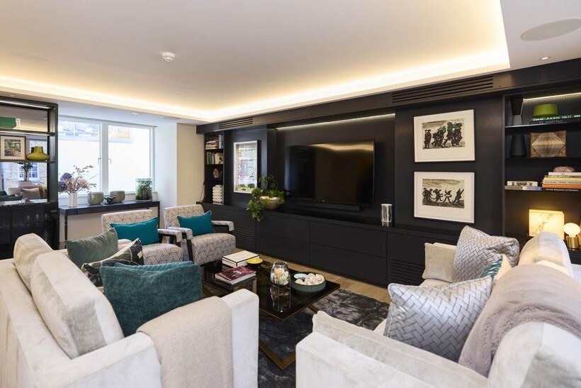 William Mews, Belgravia SW1 2 bed house to rent - £18,750 pcm (£4,327 pw)