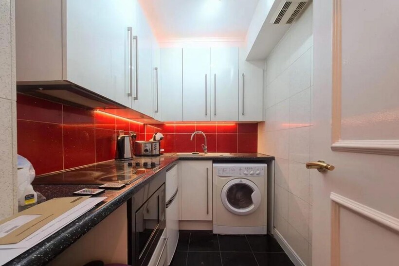 Chelsea Cloisters, Sloane Avenue, London 2 bed flat to rent - £3,150 pcm (£727 pw)
