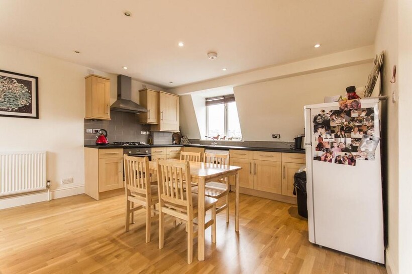 Sainfoin Road, SW17 1 bed flat to rent - £1,699 pcm (£392 pw)