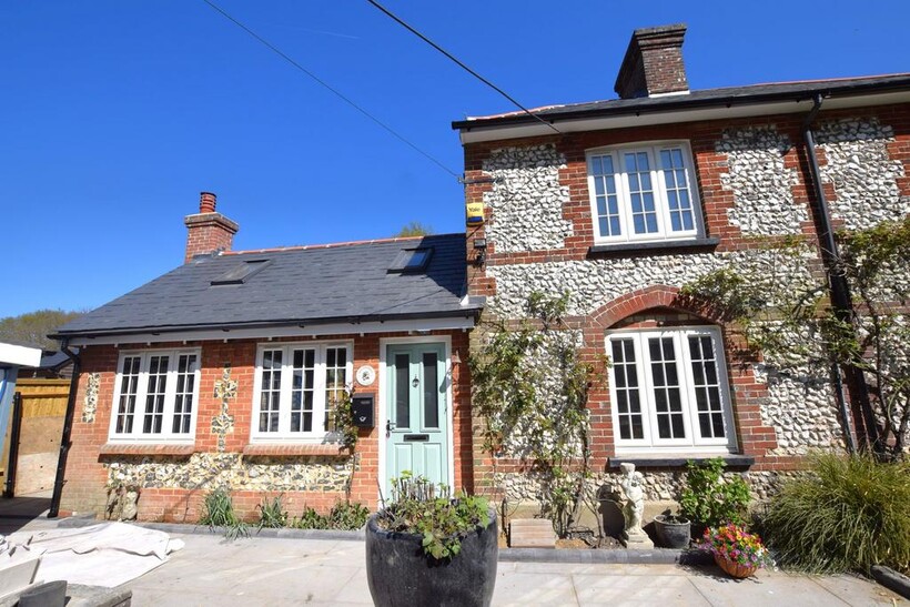 Naphill Common, High Wycombe HP14 3 bed semi-detached house to rent - £2,350 pcm (£542 pw)