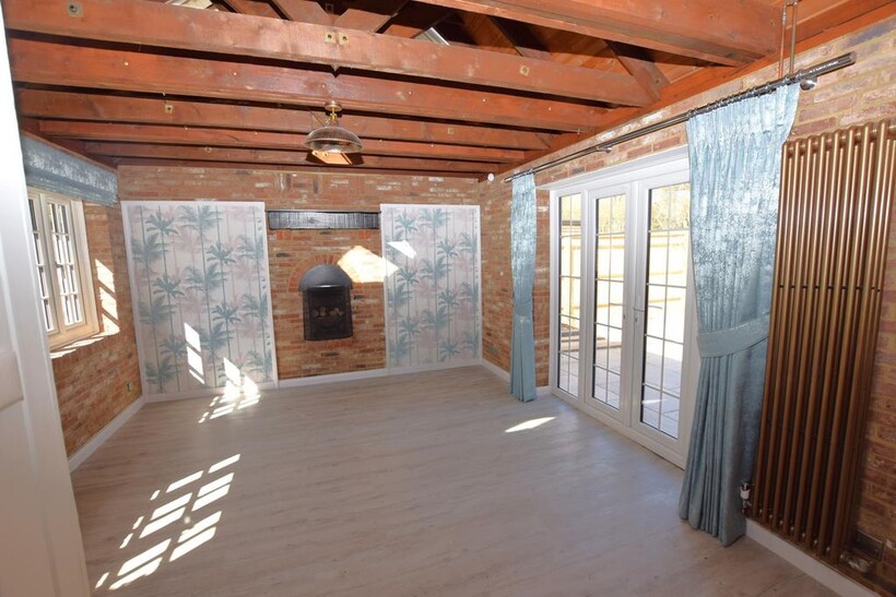 Naphill Common, High Wycombe HP14 3 bed semi-detached house to rent - £2,350 pcm (£542 pw)