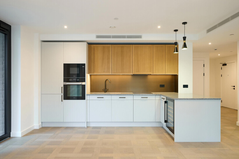 Saffron Wharf, London E1W 2 bed flat to rent - £3,800 pcm (£877 pw)