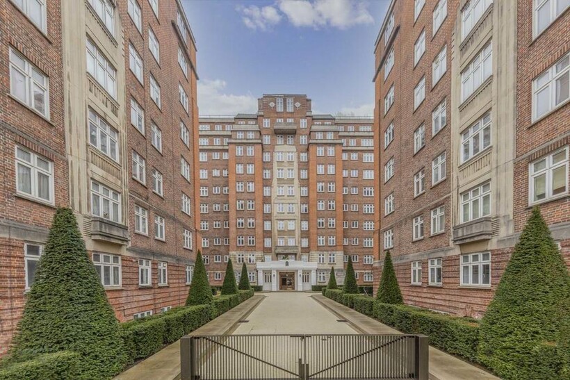 Hall Road, London NW8 1 bed flat to rent - £2,492 pcm (£575 pw)