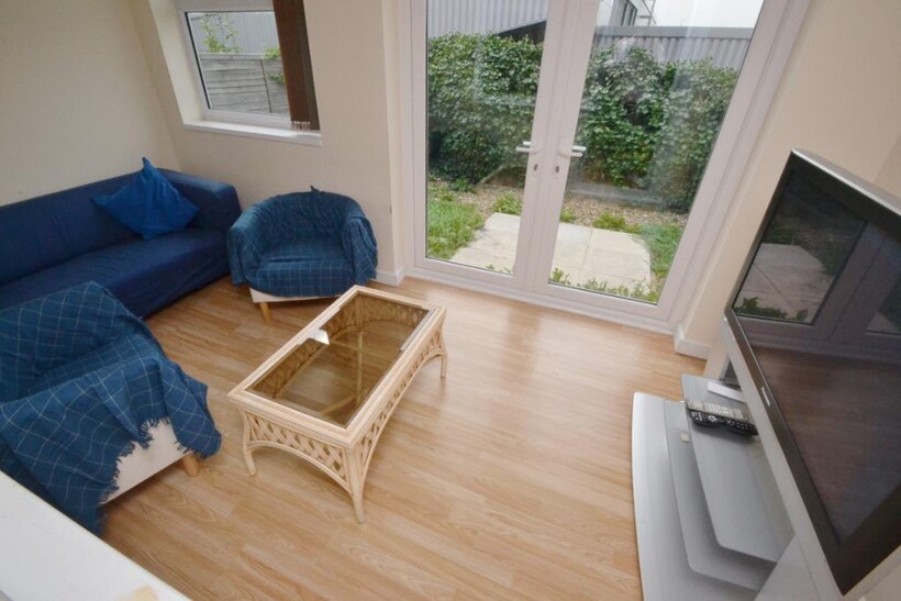 (4BED) Allenfield Court, Park Road... 4 bed semi-detached house to rent - £1,820 pcm (£420 pw)