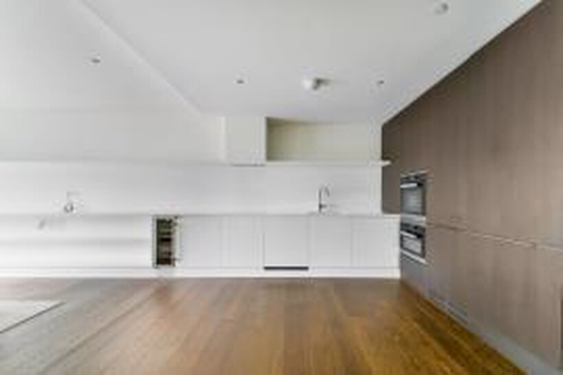 Rathbone Place, Fitzrovia, London, W1T 1 bed flat to rent - £4,749 pcm (£1,096 pw)