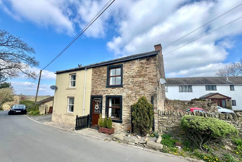 Cooper Lane, Hoylandswaine... 2 bed cottage to rent - £925 pcm (£213 pw)