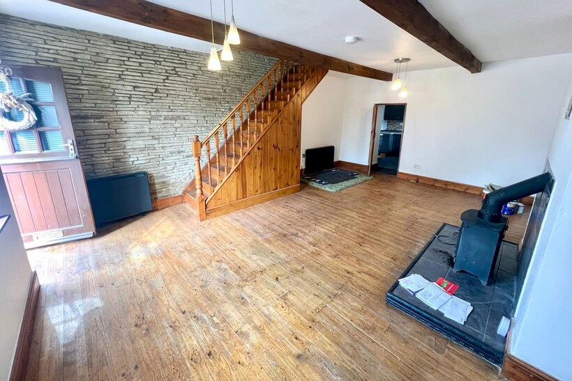 Cooper Lane, Hoylandswaine... 2 bed cottage to rent - £925 pcm (£213 pw)