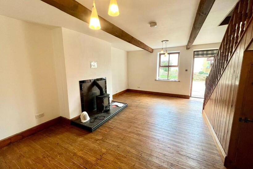 Cooper Lane, Hoylandswaine... 2 bed cottage to rent - £925 pcm (£213 pw)