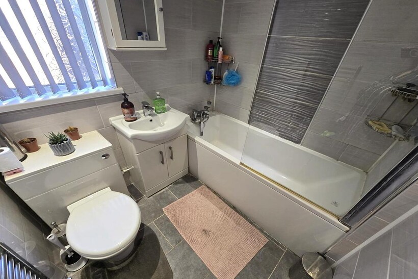 Alliance Avenue,  Hull, HU3 1 bed in a house share to rent - £477 pcm (£110 pw)