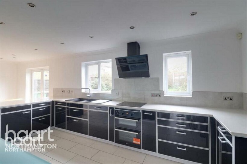 Burford Way, WELLINGBOROUGH 4 bed detached house to rent - £1,895 pcm (£437 pw)