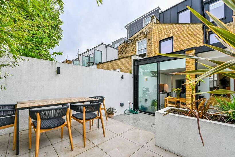 Highbury Hill, Highbury, London, N5 4 bed house to rent - £8,996 pcm (£2,076 pw)