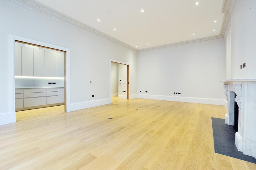 Redburn Street, London SW3 4 bed terraced house to rent - £15,000 pcm (£3,462 pw)