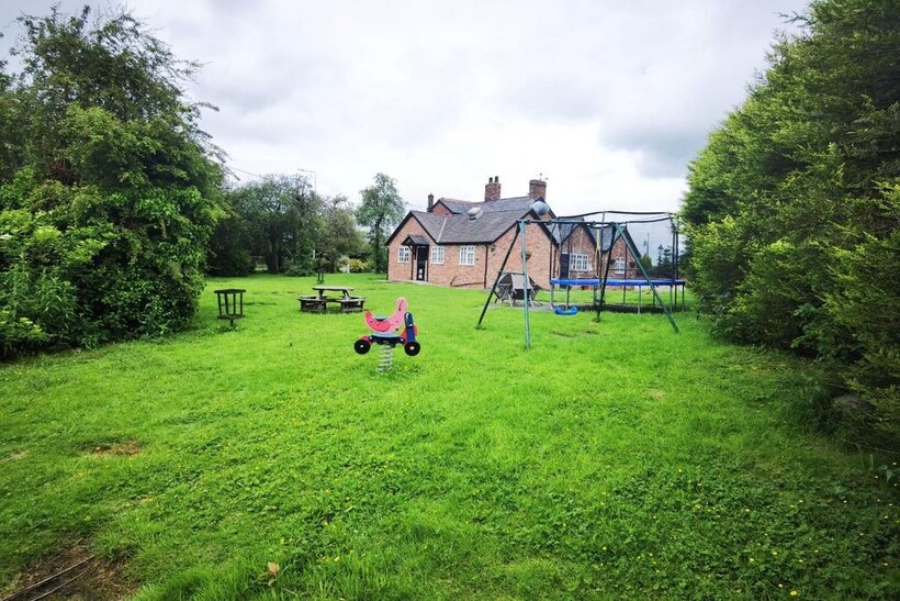 Warrington Road, Little Leigh... Property to rent - £3,333 pcm (£769 pw)
