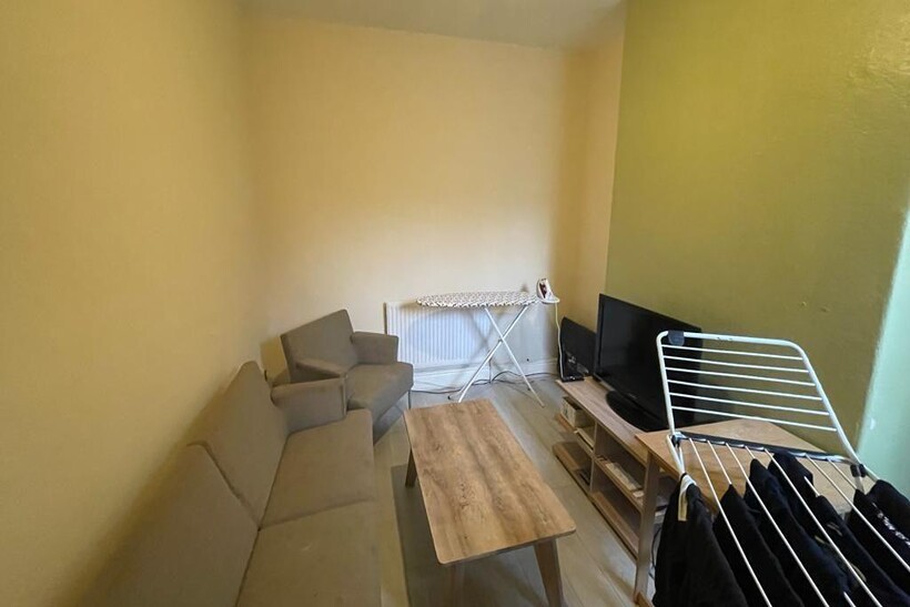 Laindon Road, Manchester 5 bed terraced house to rent - £2,383 pcm (£550 pw)