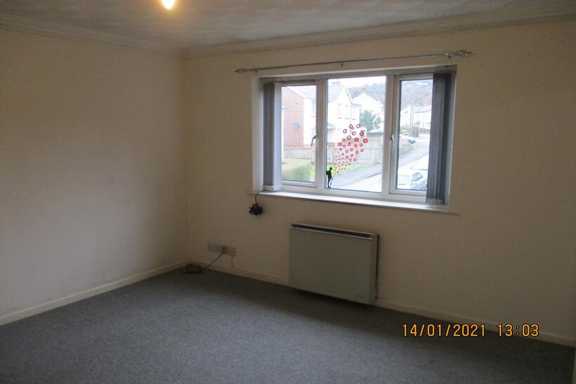 Bryn-y-Fran Avenue, Trethomas CF83 2 bed flat to rent - £720 pcm (£166 pw)