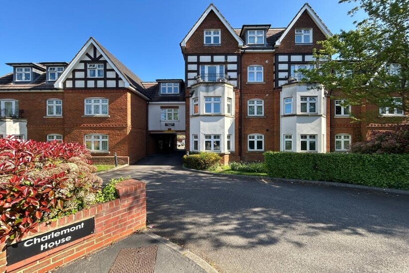 Charlemont House, 35 Cheam Road KT17 2 bed flat to rent - £1,695 pcm (£391 pw)