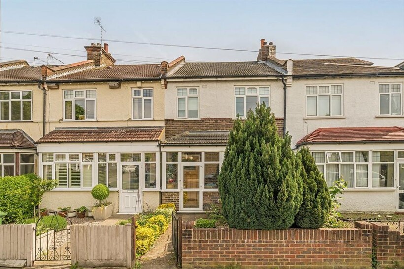 Melrose Gardens, New Malden KT3 3 bed semi-detached house to rent - £2,395 pcm (£553 pw)