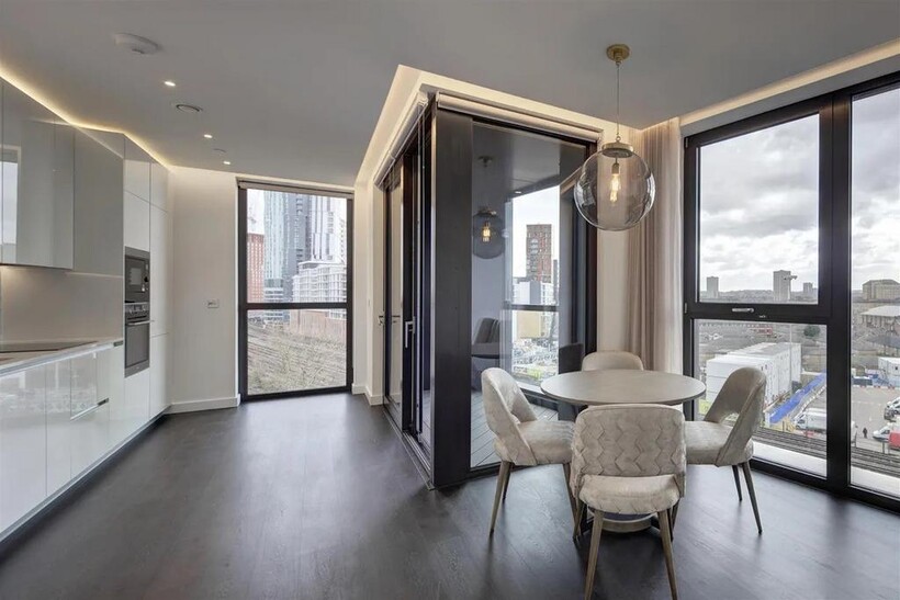 Charles Clowes Walk, Nine Elms, SW11 2 bed flat to rent - £4,637 pcm (£1,070 pw)