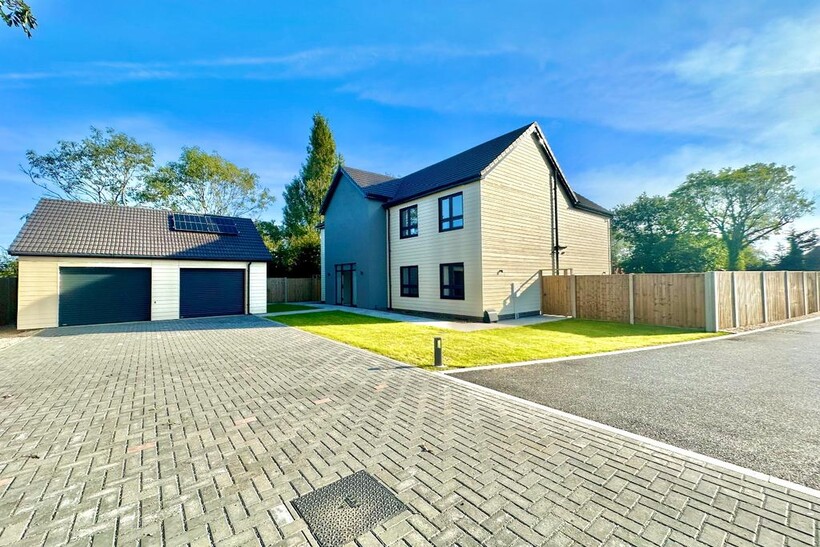 Barn Farm, Wickford 5 bed detached house to rent - £4,350 pcm (£1,004 pw)