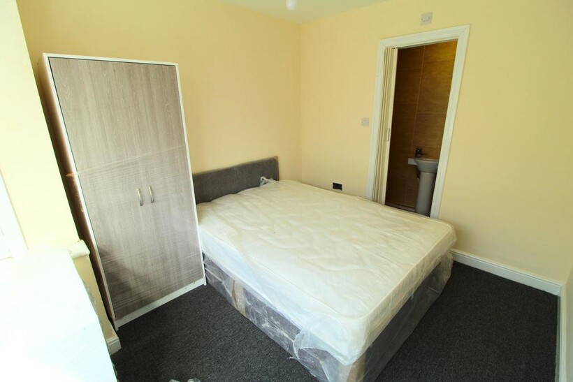 Middlesbrough TS1 4 bed block of apartments to rent - £375 pcm (£87 pw)