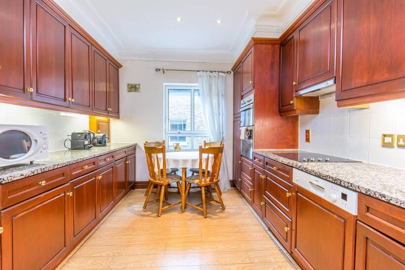 Brick Street, Mayfair, London, W1J 5 bed terraced house to rent - £23,833 pcm (£5,500 pw)