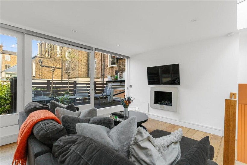 Holland Park Avenue, London, W11 2 bed apartment to rent - £4,875 pcm (£1,125 pw)