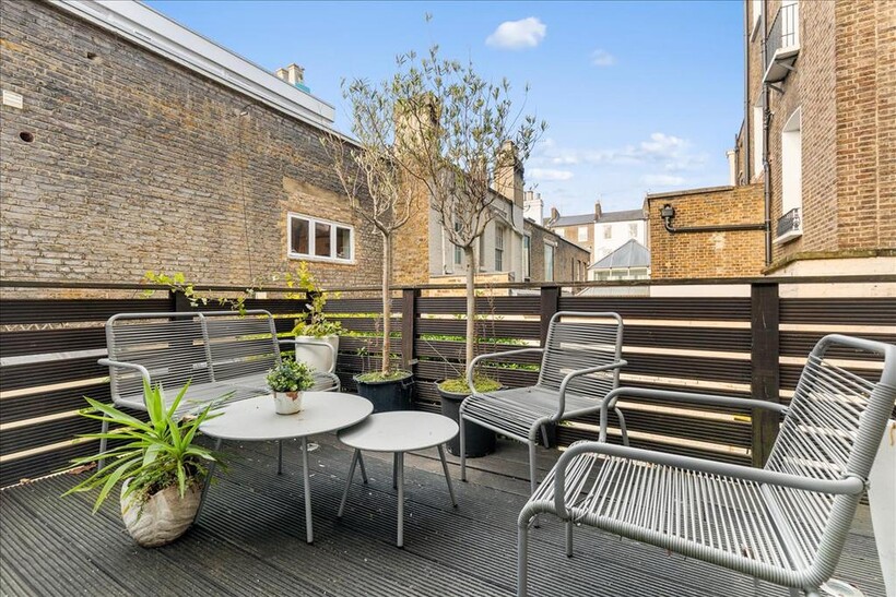 Holland Park Avenue, London, W11 2 bed apartment to rent - £4,875 pcm (£1,125 pw)
