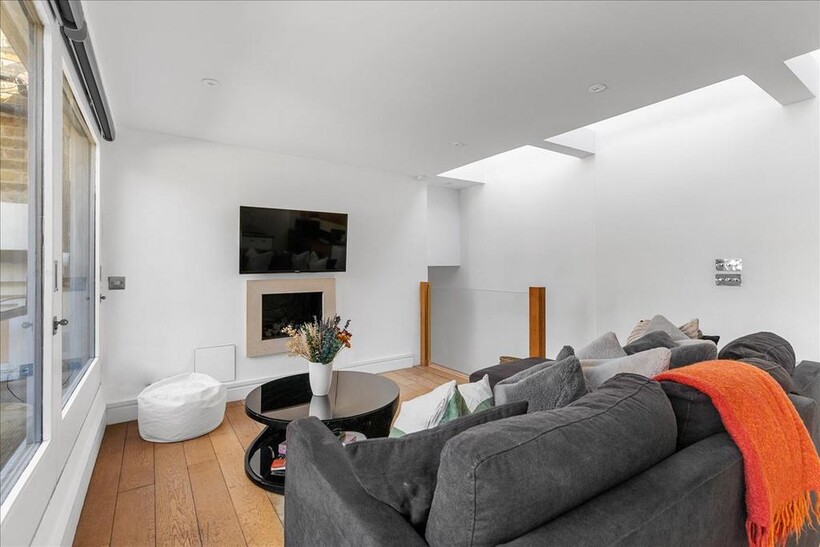 Holland Park Avenue, London, W11 2 bed apartment to rent - £4,875 pcm (£1,125 pw)