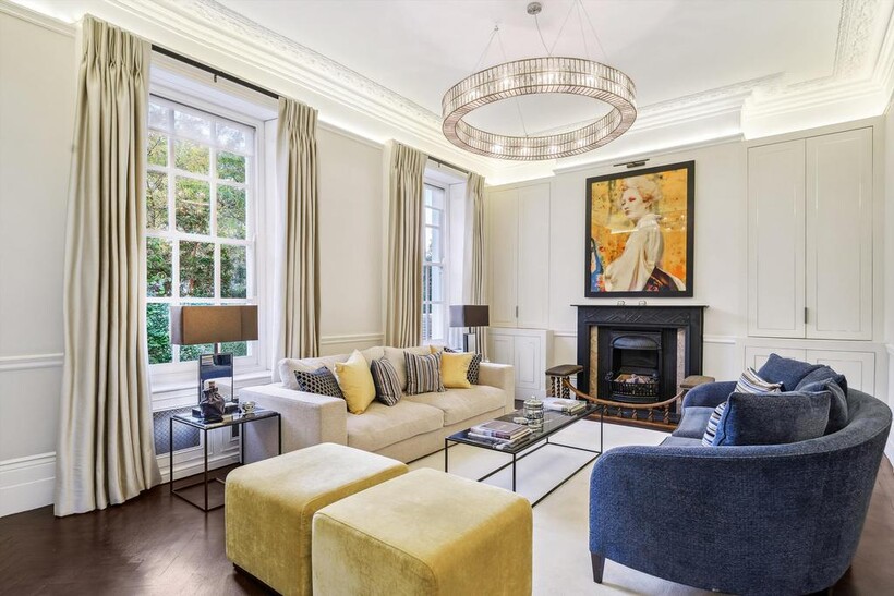 Addison Road, London, W14 3 bed semi-detached house to rent - £17,983 pcm (£4,150 pw)