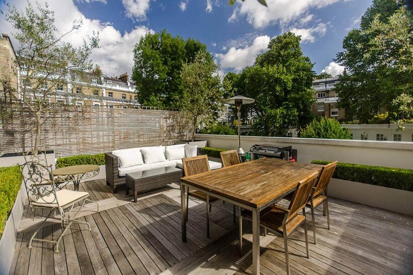 Onslow Gardens, South Kensington... 2 bed maisonette to rent - £8,667 pcm (£2,000 pw)