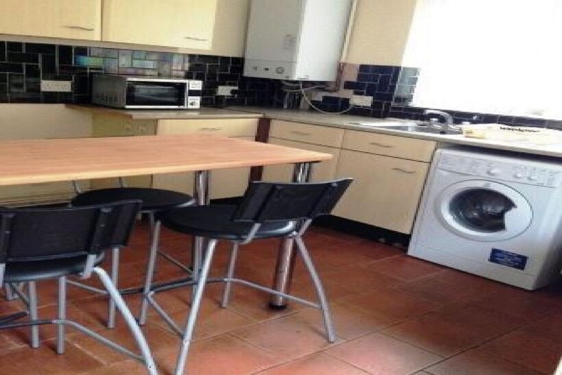 Nottingham NG7 3 bed house to rent - £543 pcm (£125 pw)