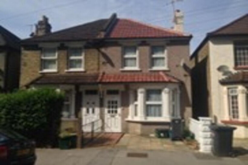 Croydon CR0 1 bed in a house share to rent - £750 pcm (£173 pw)