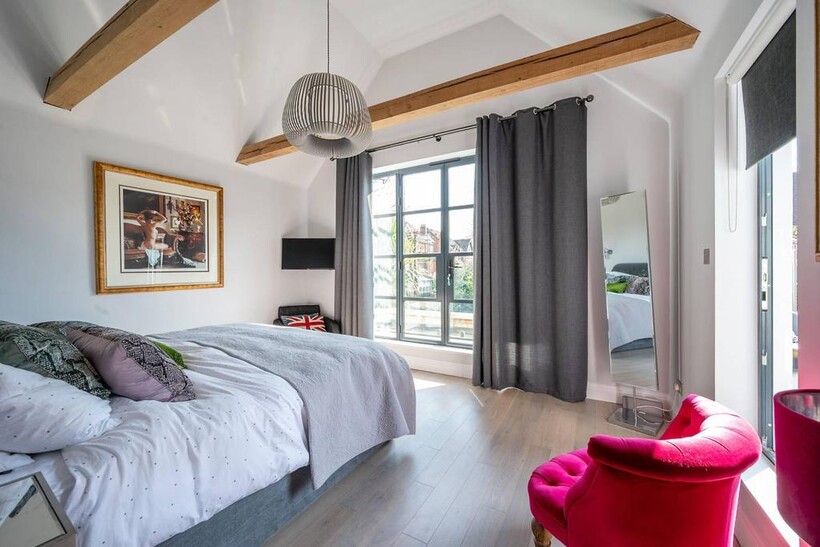 Copse Hill, West Wimbledon, London, SW20 3 bed detached house to rent - £10,833 pcm (£2,500 pw)