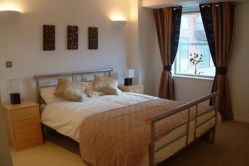 West Point, Wellington Street 2 bed flat to rent - £1,125 pcm (£260 pw)