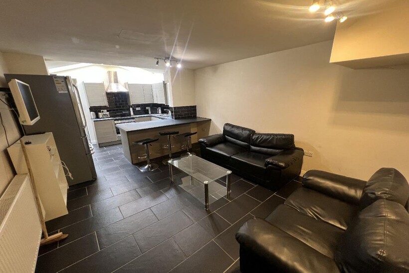 Birmingham B29 1 bed in a house share to rent - £543 pcm (£125 pw)