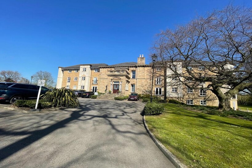 Marmaville Court, Mirfield, WF14 9JS 2 bed flat to rent - £940 pcm (£217 pw)