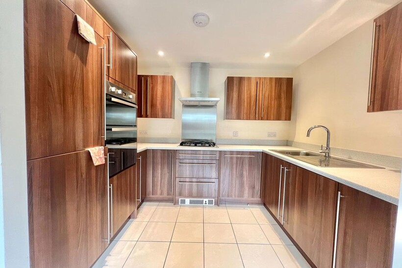 Marmaville Court, Mirfield, WF14 9JS 2 bed flat to rent - £940 pcm (£217 pw)