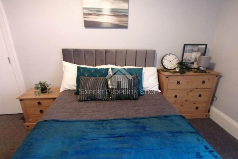 *ROOM AVAILABLE*Room 2. Bentley Road... 1 bed in a house share to rent - £425 pcm (£98 pw)