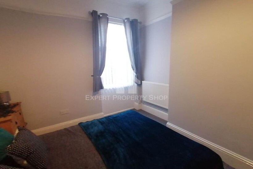 *ROOM AVAILABLE*Room 2. Bentley Road... 1 bed in a house share to rent - £425 pcm (£98 pw)