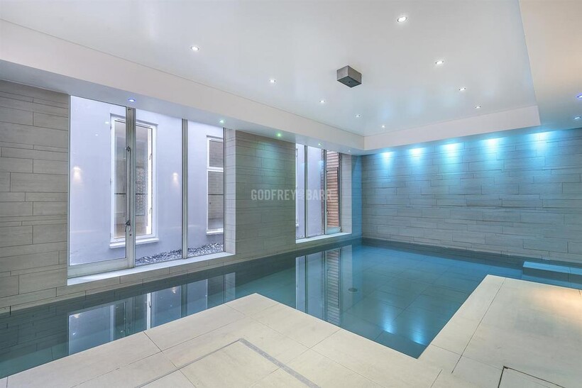 Hampstead Garden Suburb N2 6 bed detached house to rent - £21,667 pcm (£5,000 pw)