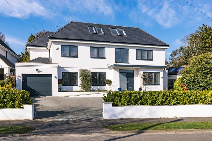 Links Green Way, Cobham, Surrey, KT11 6 bed detached house to rent - £11,000 pcm (£2,538 pw)