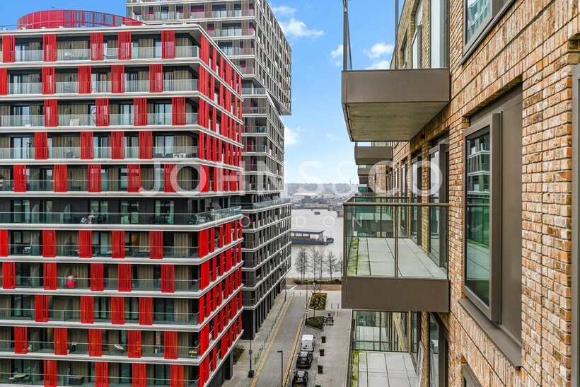 India House, 47 Royal Crest Avenue... 2 bed flat to rent - £2,899 pcm (£669 pw)