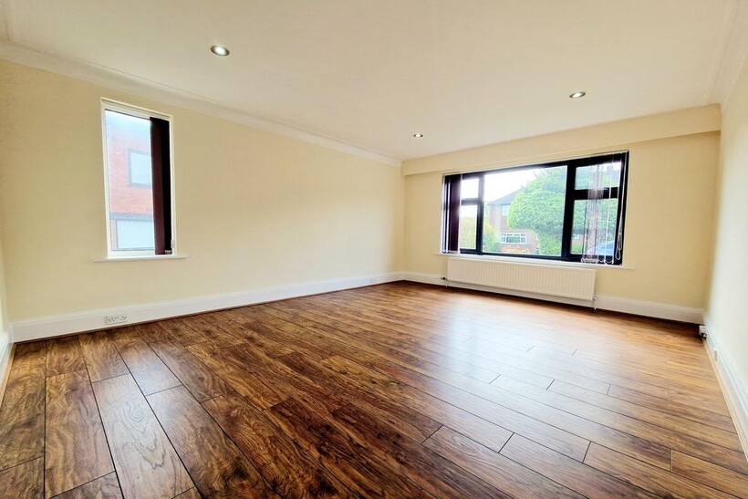 Butt Hill Drive, Prestwich, M25 4 bed detached house to rent - £1,990 pcm (£459 pw)