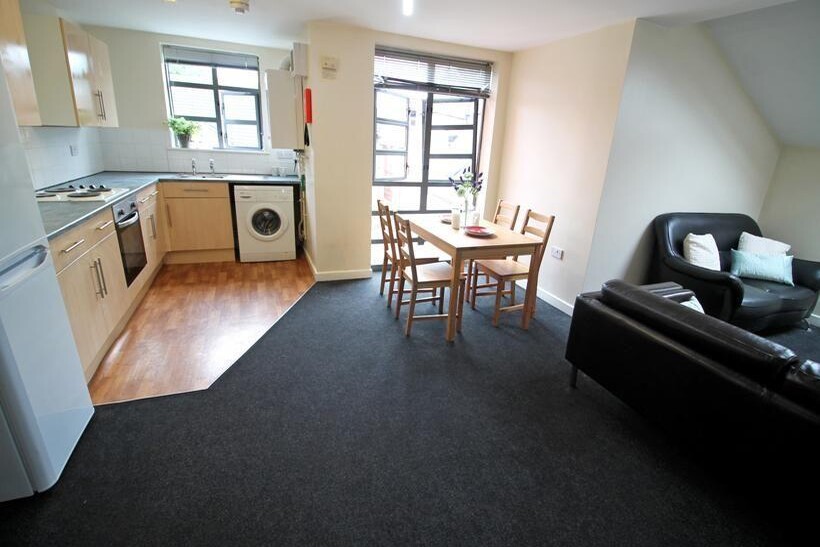 Flat 3, 15a, Arthur Street... 4 bed flat to rent - £2,392 pcm (£552 pw)