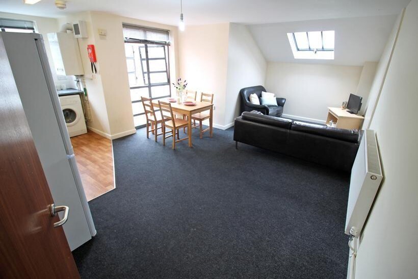 Flat 3, 15a, Arthur Street... 4 bed flat to rent - £2,392 pcm (£552 pw)