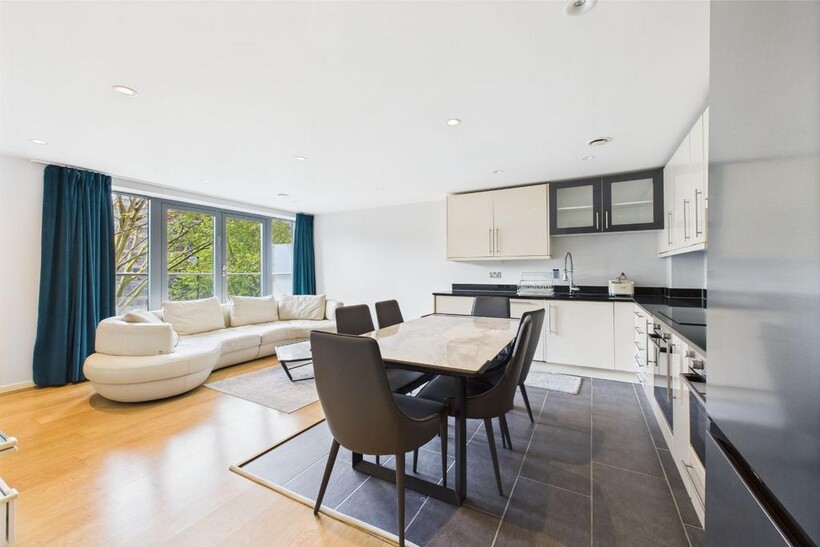 Maida Vale, London, W9 2 bed flat to rent - £3,350 pcm (£773 pw)
