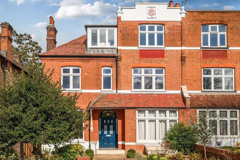 Chatsworth Road, London NW2 5 bed semi-detached house to rent - £8,500 pcm (£1,962 pw)