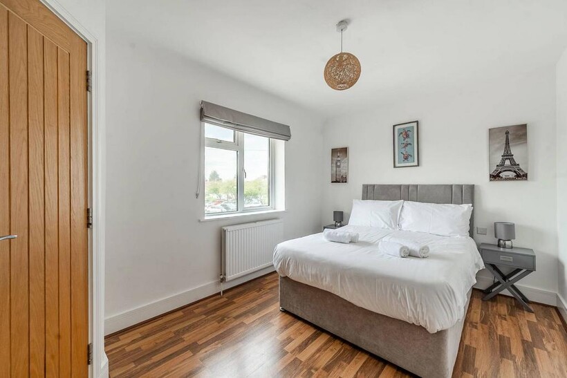 Warneford Road, Harrow, HA3 4 bed semi-detached house to rent - £6,067 pcm (£1,400 pw)